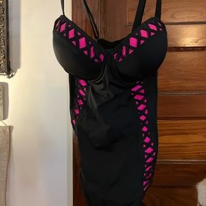 TORRID SIZE 0 ONE PIECE SWIM SUIT BLACK & PINK LATTICE